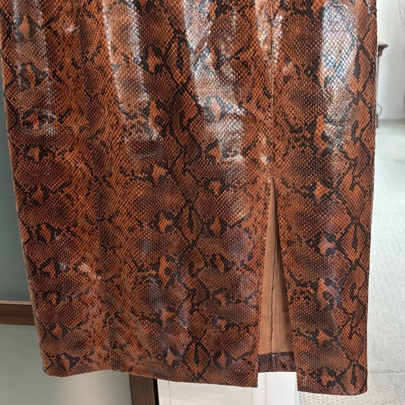 Express x Negin Mirsalehi Faux Leather Skirt - Brown/Black Snake Print Size 8 - Picture 7 of 10